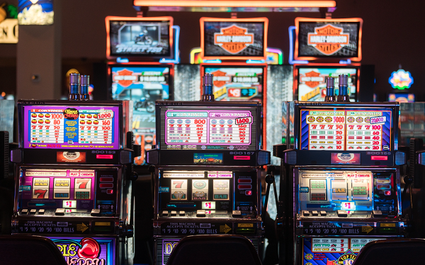 Máy đánh bạc trong casino